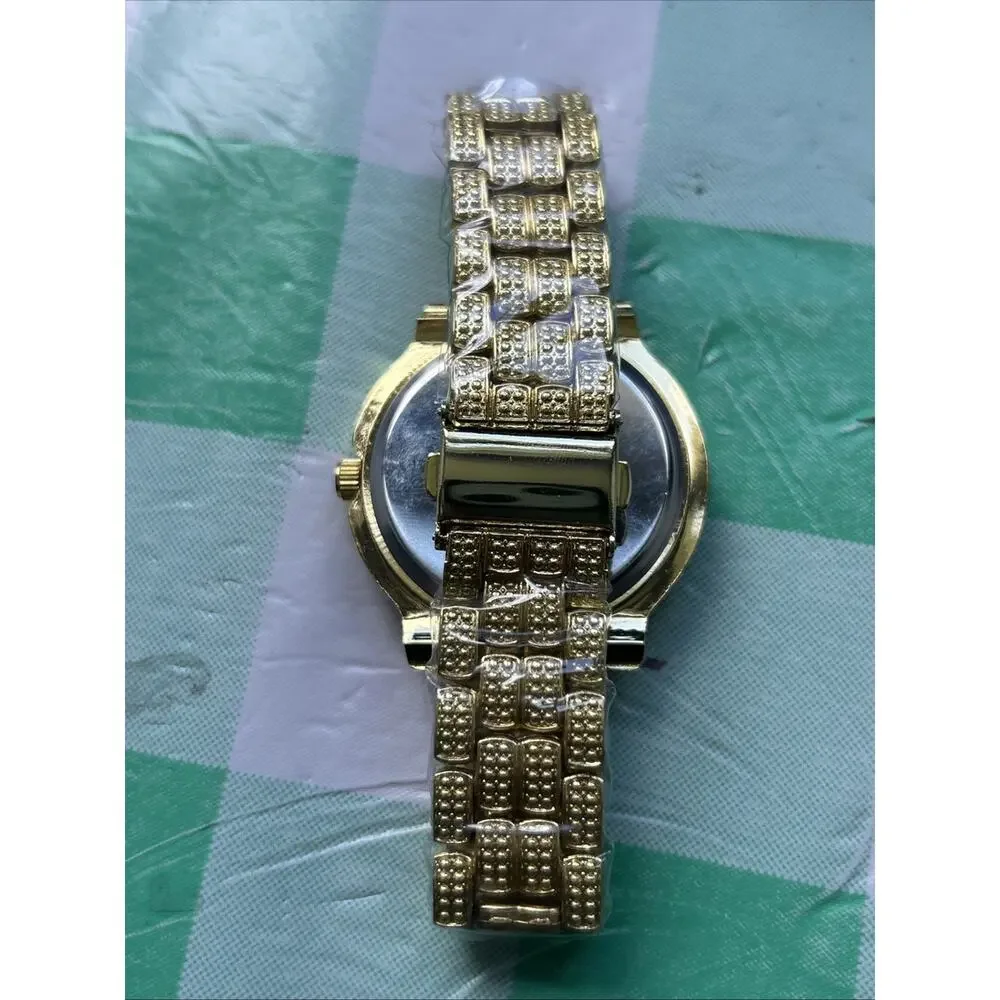 Unbranded gold tone